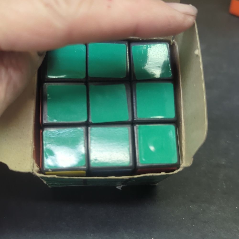 set of vintage Rubik's-style puzzles and Don Taylor book - Picture 4 of 12